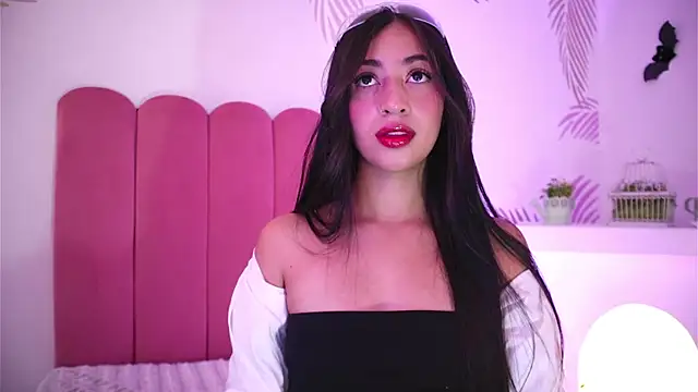 charlotterusso online show from 10, 10, 2025