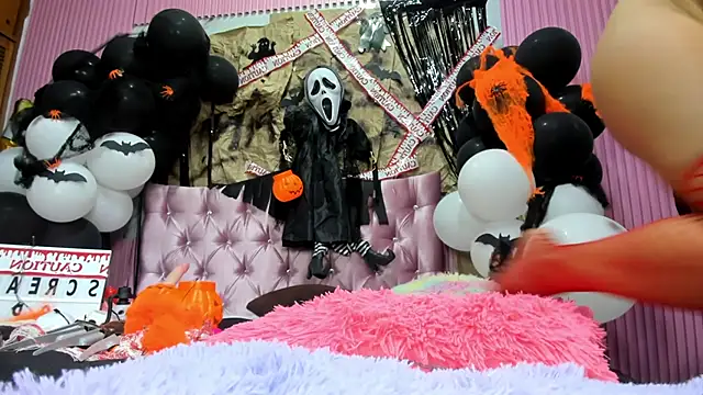 Snapshot of Mindy_19 chatting on 28, 10, 2025 Mindy 19 online show from 28, 10, 2025