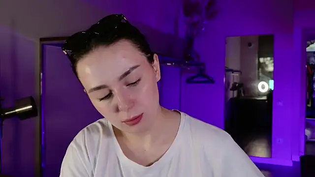 Snapshot of Di_na_Bell chatting on 3, 8, 2026 Di na Bell online show from 3, 8, 2026