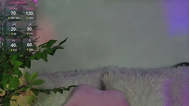 AlysonHuxley  online show from 16, 4, 2026