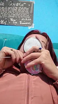 carolinhe  online show from 28, 11, 2025