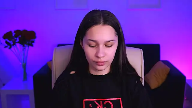 KimClarks  online show from 8, 9, 2025