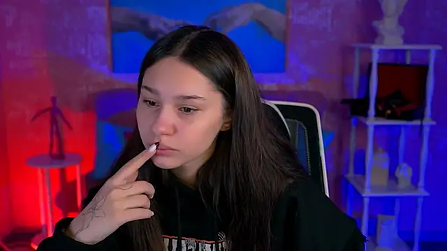 KimClarks  online show from 7, 10, 2025