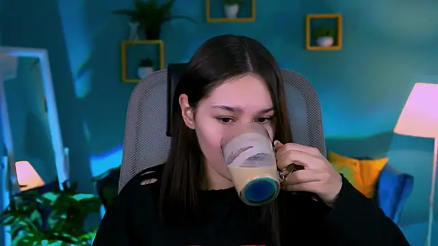 KimClarks  online show from 9, 11, 2025