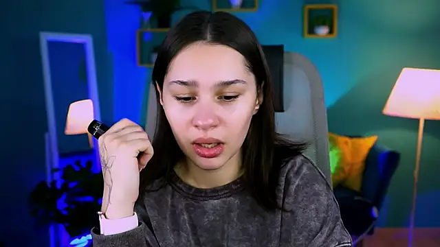 KimClarks  online show from 11, 11, 2025