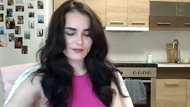 Silviaa a online show from 4, 12, 2025