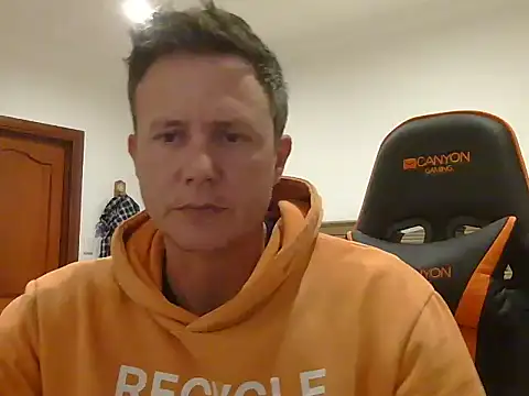 Snapshot of TroyDieselXXX chatting on 4, 5, 2026 TroyDieselXXX online show from 4, 5, 2026