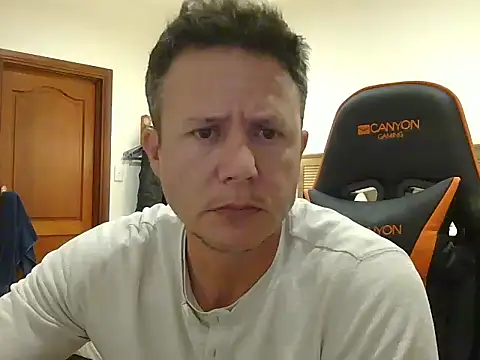 Snapshot of TroyDieselXXX chatting on 26, 5, 2026 TroyDieselXXX online show from 26, 5, 2026