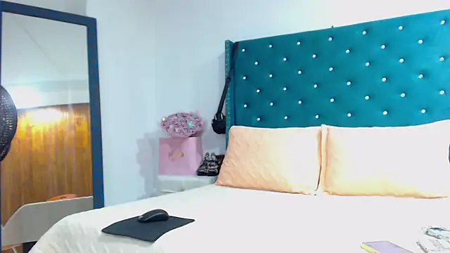 Snapshot of KimScarleth chatting on 17, 12, 2025 KimScarleth online show from 17, 12, 2025