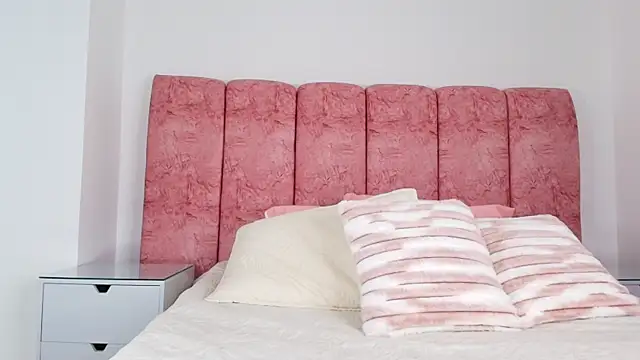 emmacurvy online show from 20, 11, 2025