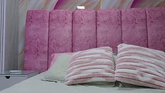 emmacurvy online show from 20, 3, 2026