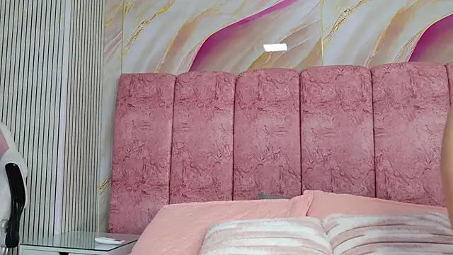 emmacurvy online show from 21, 4, 2026