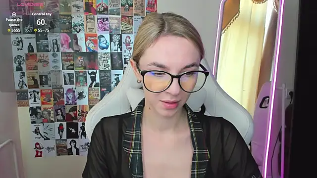 Snapshot of NessaDiazz chatting on 19, 9, 2025 NessaDiazz online show from 19, 9, 2025