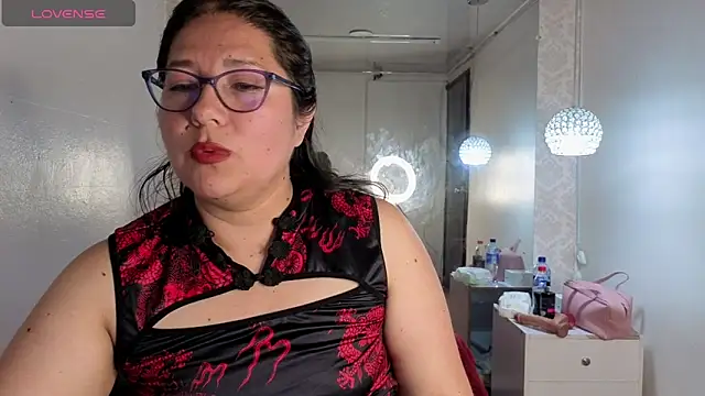 scarlett widow  online show from 3, 6, 2026