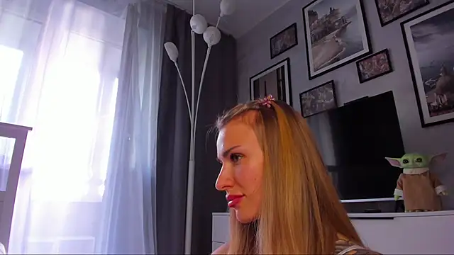 Snapshot of MashaFromRussia__ chatting on 27, 9, 2025 MashaFromRussia online show from 27, 9, 2025