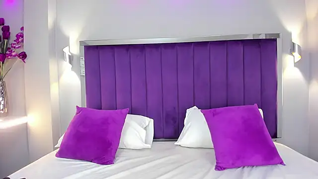 QetziaStoun online show from 30, 9, 2025