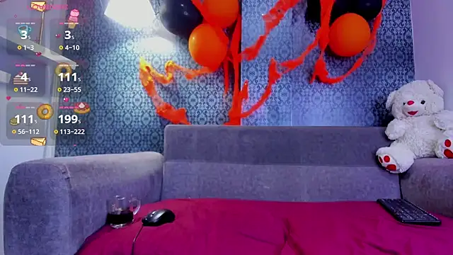 Zoe White  online show from 30, 10, 2025