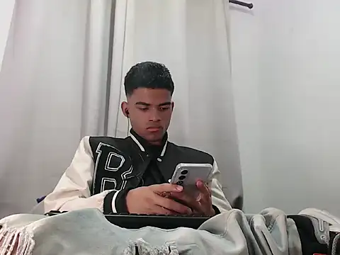 camillo beischel  online show from 5, 10, 2025