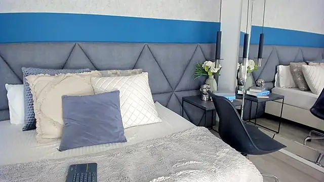 Mia Roswell online show from 23, 10, 2025