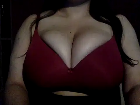 Snapshot of LittleHeartss chatting on 22, 10, 2025 LittleHeartss online show from 22, 10, 2025