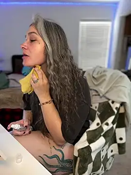 Alix Valentine online show from 26, 4, 2026