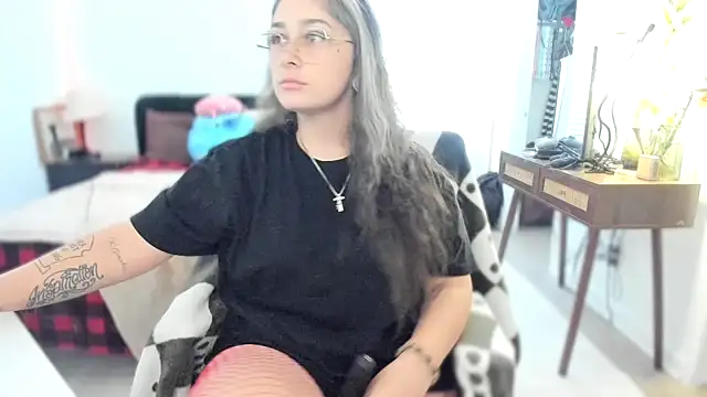Snapshot of Alix_Valentine chatting on 17, 5, 2026 Alix Valentine online show from 17, 5, 2026