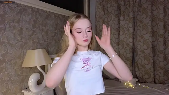 Snapshot of Emma_Frosty chatting on 9, 9, 2025 Emma Frosty online show from 9, 9, 2025