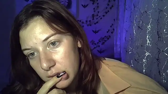 Lily Ember online show from 27, 10, 2025