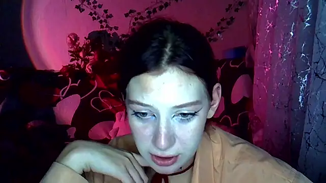 Lily Ember online show from 8, 11, 2025