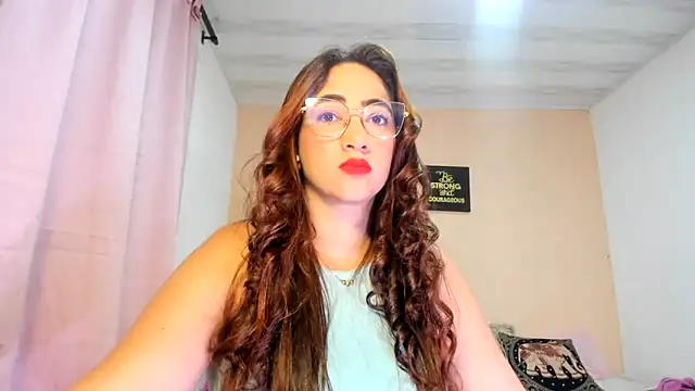Snapshot of TamiDesire chatting on 4, 6, 2026 TamiDesire online show from 4, 6, 2026