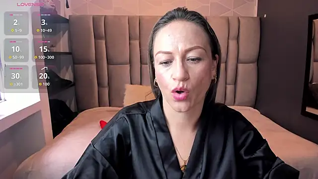 Charlot milf online show from 1, 10, 2025