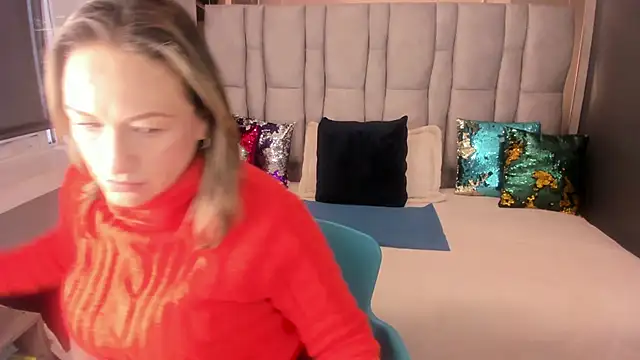 Charlot milf online show from 15, 10, 2025