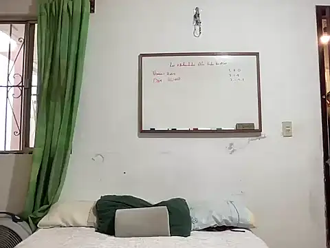 Snapshot of juicysmalls chatting on 1, 12, 2025 juicysmalls online show from 1, 12, 2025