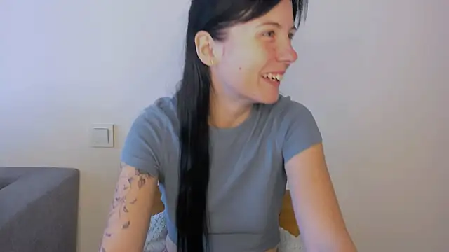 Elle Pearl  online show from 2, 10, 2025