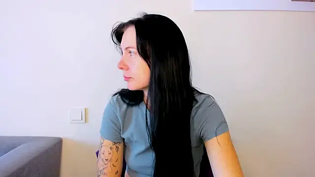 Elle Pearl  online show from 15, 10, 2025