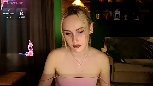 Snapshot of Belle_Vill3575 chatting on 12, 9, 2025 Belle Vill3575 online show from 12, 9, 2025