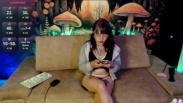 LunaBunny8 online show from 23, 9, 2025