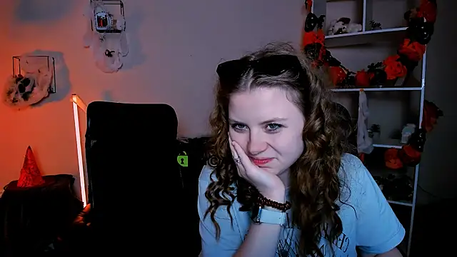 foxy tease  online show from 22, 10, 2025