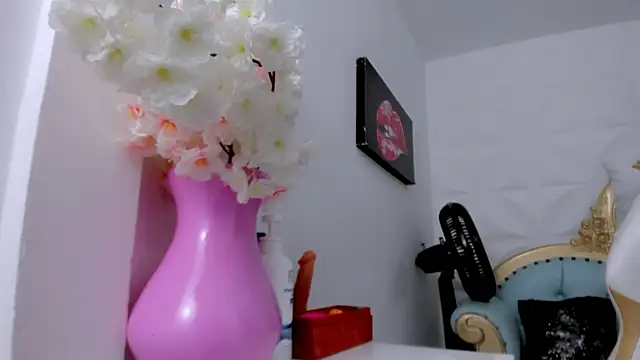 eimy skinny  online show from 17, 1, 2026