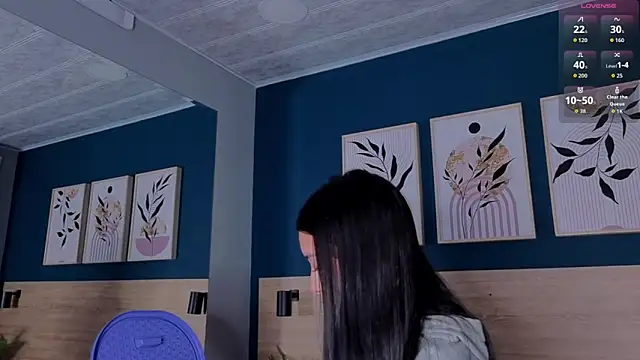 SarahMiler  online show from 15, 9, 2025