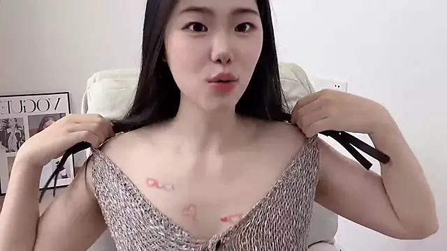 Snapshot of suki-1 chatting on 14, 4, 2026 suki-1 online show from 14, 4, 2026