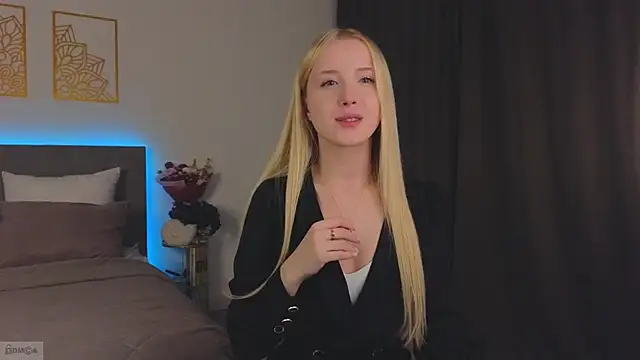 Snapshot of Adele_Armas chatting on 8, 10, 2025 Adele Armas online show from 8, 10, 2025