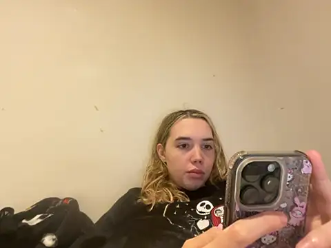Snapshot of violetcutie chatting on 27, 9, 2025 violetcutie online show from 27, 9, 2025