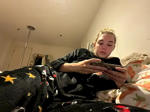 Snapshot of violetcutie chatting on 5, 10, 2025 violetcutie online show from 5, 10, 2025