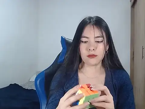 EloiseJun online show from 6, 11, 2025