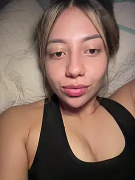 Snapshot of MissCat_ chatting on 5, 12, 2025 MissCat online show from 5, 12, 2025