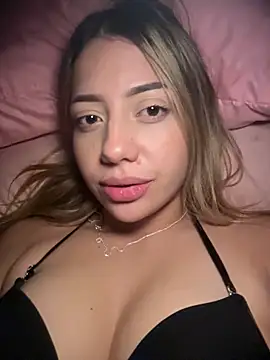 Snapshot of MissCat_ chatting on 21, 12, 2025 MissCat online show from 21, 12, 2025