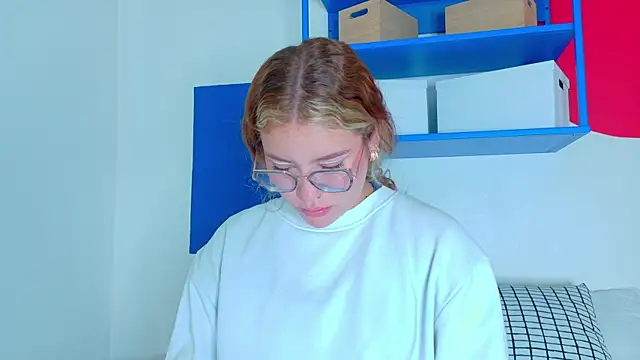 Snapshot of BelaMiller_ chatting on 22, 9, 2025 BelaMiller online show from 22, 9, 2025
