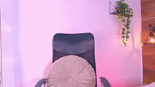 TiffValentinee  online show from 5, 11, 2025