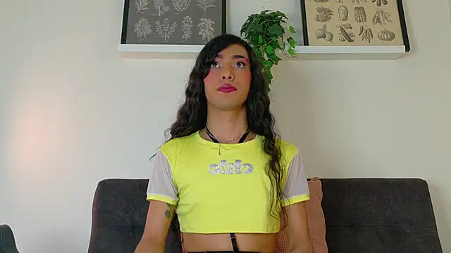 TiffValentinee  online show from 27, 2, 2026